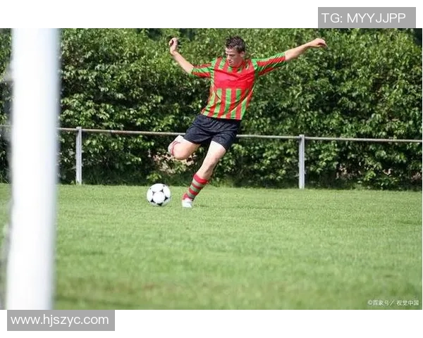 足球明星近视眼的挑战与应对之道如何影响他们的职业生涯与表现